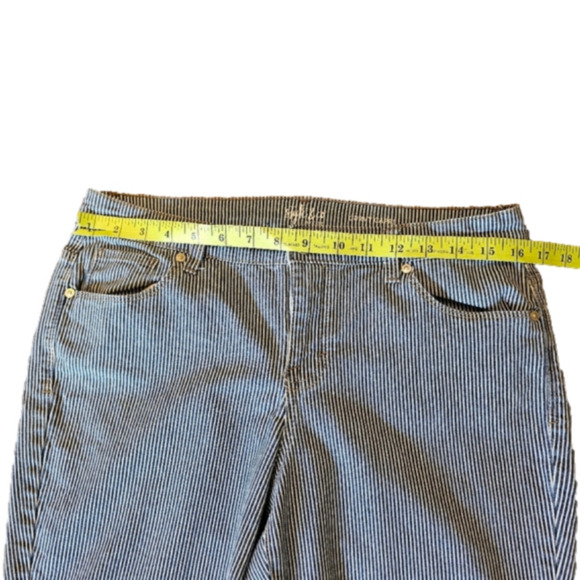 Style & Co Petite Mid-Rise Curvy Pinstripe Cuffed Hem Capris Size 12P - Picture 8 of 10